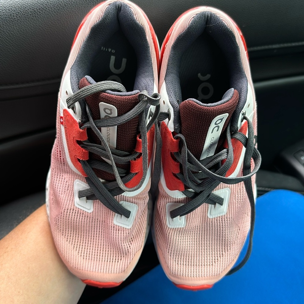 EXCELLENT condition women’s OnCloud Helion